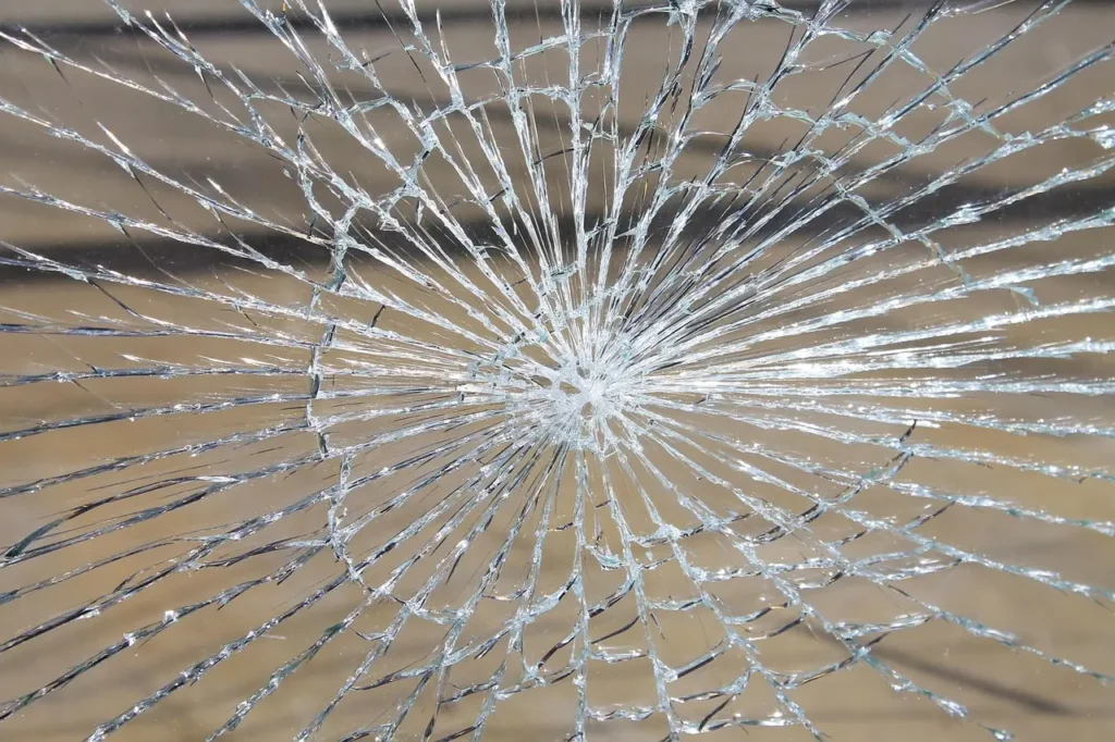 Versicherungsmakler Trier - HSFP - Zerbrochene Glasscheibe